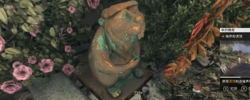 《消逝的光芒：困兽》游戏中一座位于草丛中的河狸雕像特写，雕像呈现拟人化僧侣姿态，周围环境为破败修道院入口附近