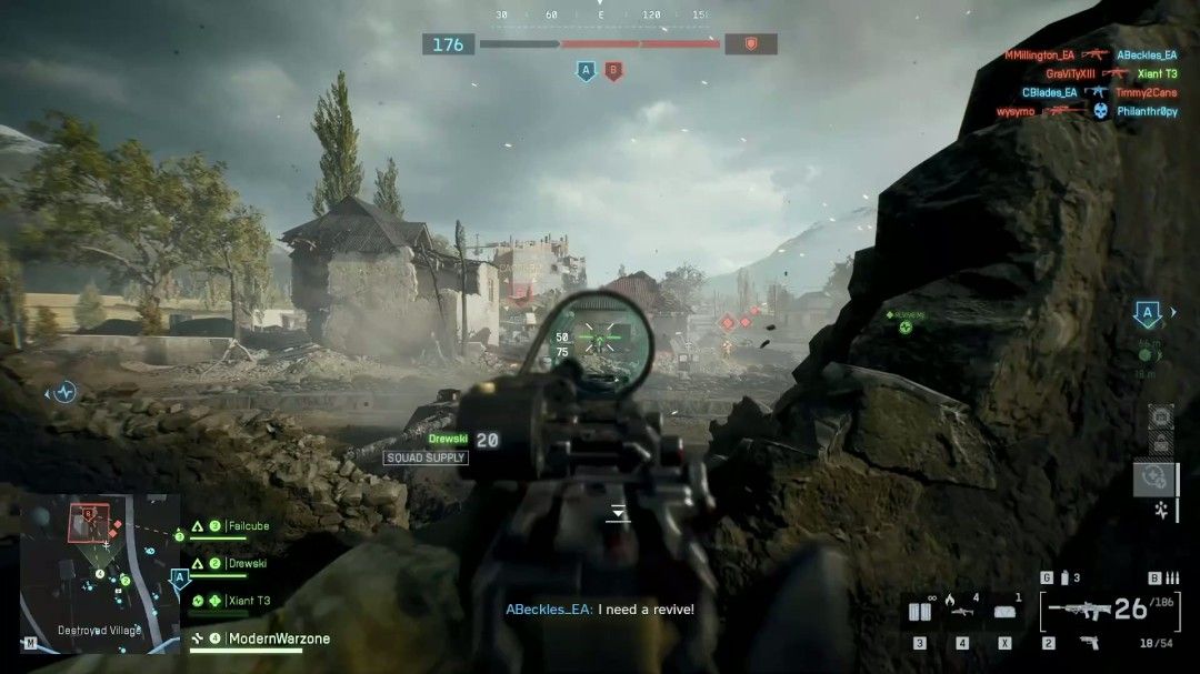 战斗机低空掠过城镇，投下炸弹引发巨大火光