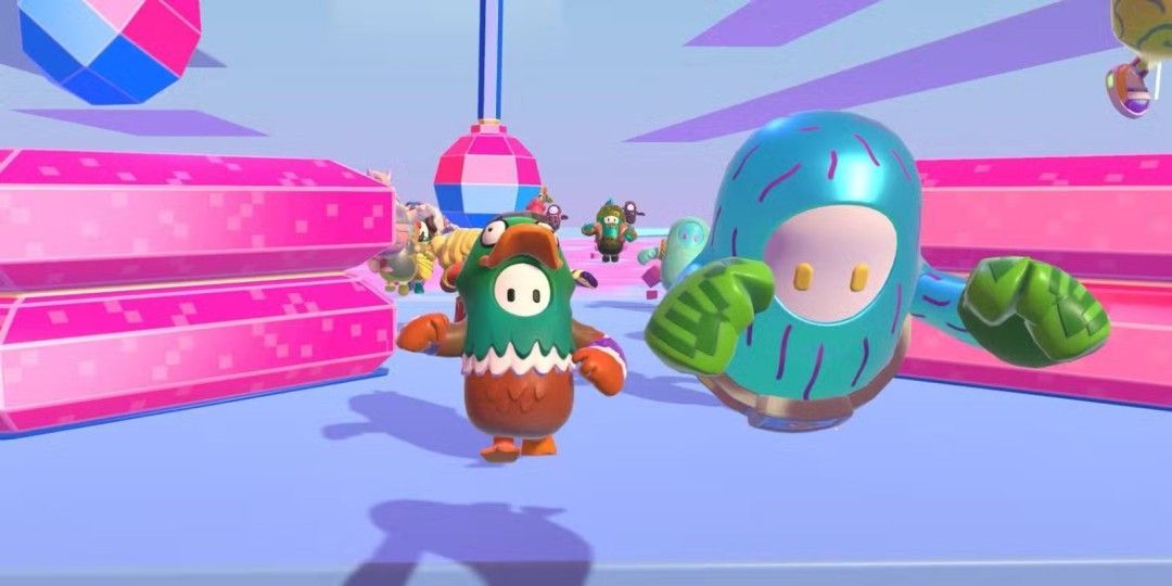 《糖豆人》主界面截图，显示新赛季倒计时界面，下方滚动着玩家社区留言弹幕