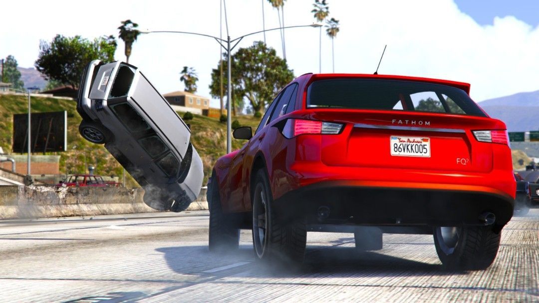 房屋被SUV撞击后的现场画面，墙体破损严重，车辆部分嵌入室内