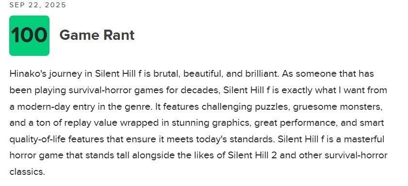 Gamerant网站对《寂静岭f》的评测页面截图，顶部显示‘100分’金色徽章，背景为游戏中雾气弥漫的街道场景