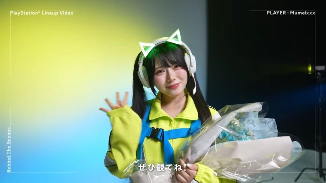 Mumeixxx站在巨型PS5手柄装置前摆出胜利姿势，身后大屏幕轮播着14款重点游戏画面