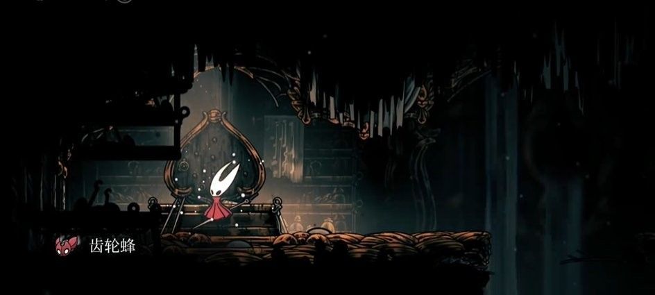 游戏内Boss战场景截图，角色正在对抗巨型昆虫类敌人，技能特效华丽