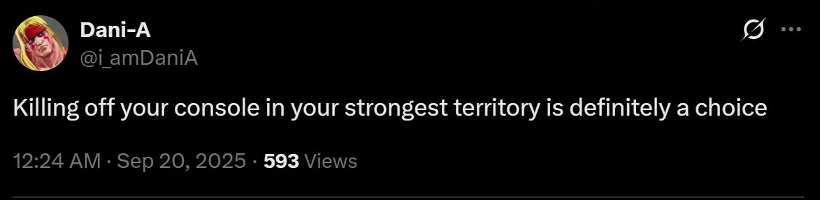 对比图展示Xbox Series X与世嘉Dreamcast主机，下方标注两者市场命运的相似争议点