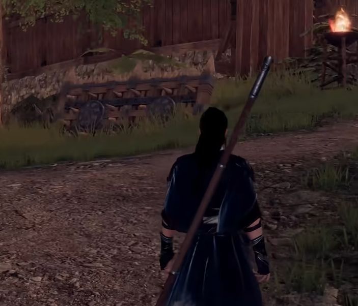 玩家在地宫中与敌人战斗，手持长剑，周围散落着宝箱和掉落物品