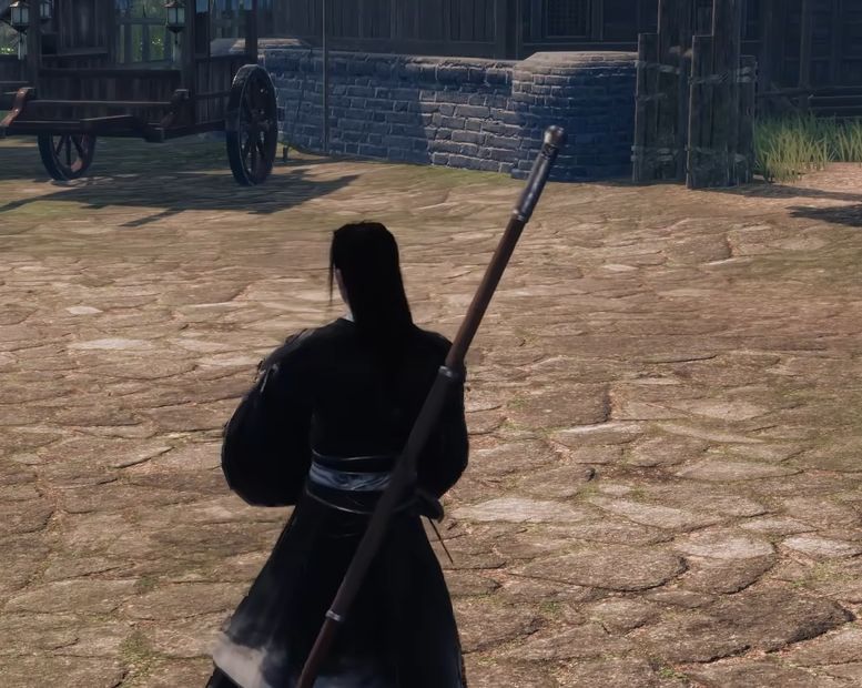 玩家背包界面展示各类药材、铜钱和低级装备，资源分类整齐