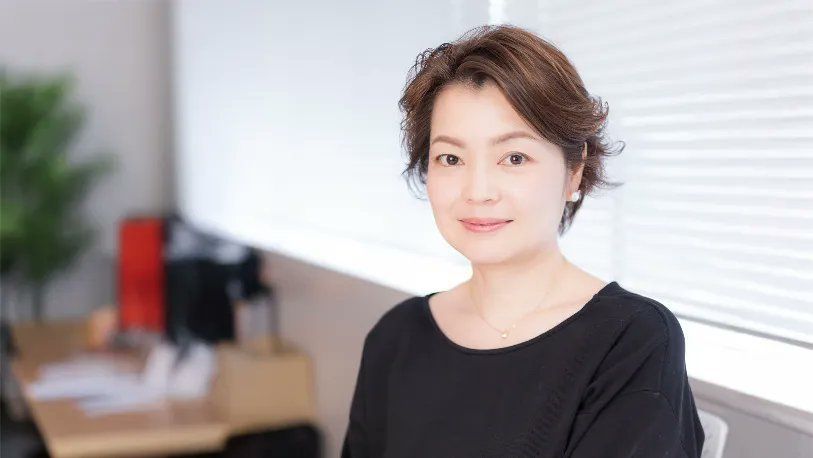 加藤惠奈职场形象照，背景为Xbox品牌标识与亚洲地图，象征其新角色的战略意义