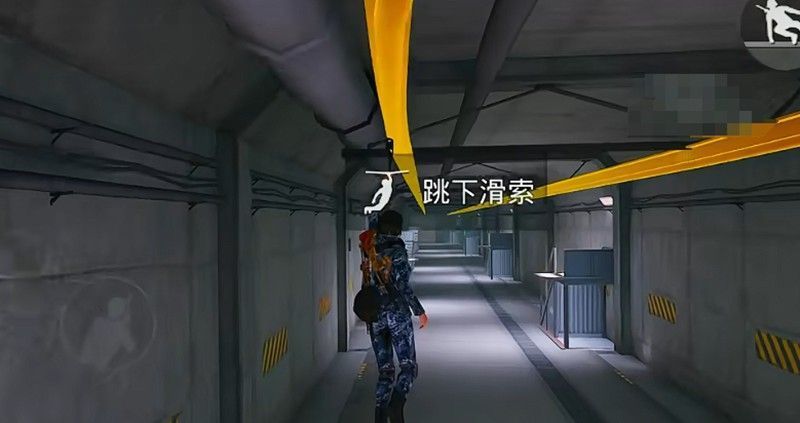 玩家围攻地表BOSS墨守的激烈战斗画面，爆炸特效与角色走位交织