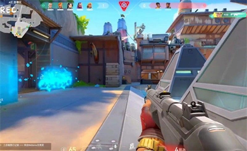 两名玩家在语音频道中沟通的画面，一人显示已断开连接，聊天框内有‘他又跑了？’的文字气泡