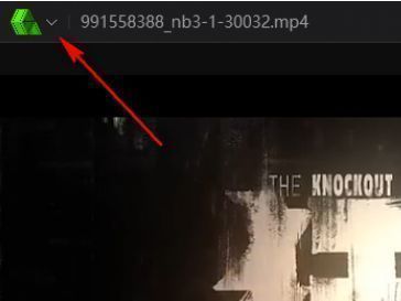 爱奇艺万能播放器主界面左上角图标特写，鼠标指针正指向该区域，提示用户点击进入设置