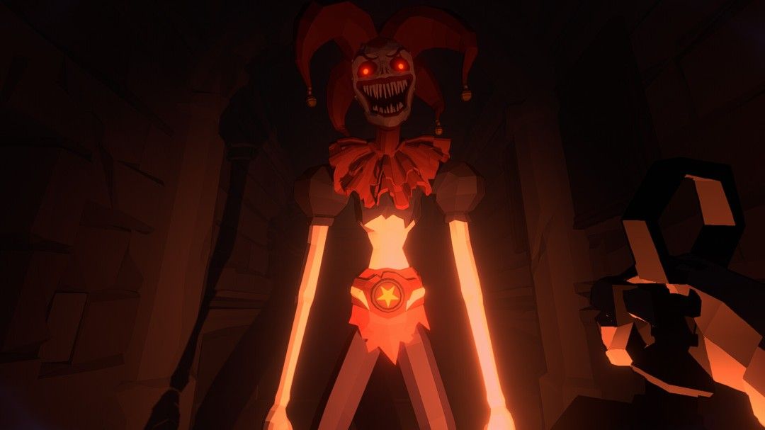 小丑NPC正面特写，脸上画着裂口笑容，身穿破旧礼服，眼神空洞却极具压迫感