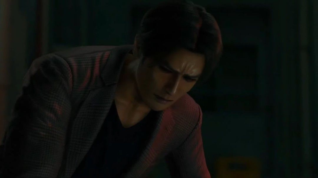 室内对话场景，峰义孝与神秘人物对峙，灯光昏黄，气氛压抑