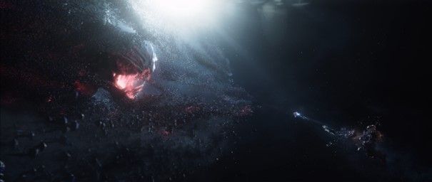 CG画面中‘逆行者’从时空漩涡跃出，身披残破战甲，眼神坚定望向战火纷飞的城市