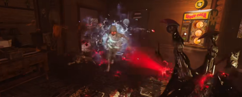 《使命召唤：黑色行动7》游戏中黑水湖小屋场景，正门右侧显示发光的挑战入口，周围环绕着被诅咒的敌人