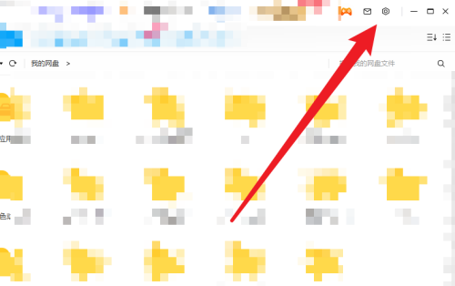 百度网盘主界面右上角齿轮图标特写，指示设置入口位置