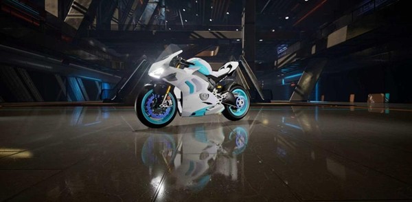 F3 800涂装特写，车身覆盖动态流光纹理，灯光照射下呈现彩虹渐变效果