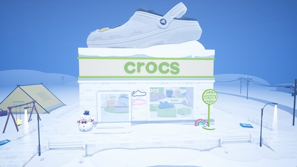 玩家角色藏身于放大版的Crocs洞洞鞋内，鞋面通透可见角色轮廓，营造趣味躲藏视觉效果