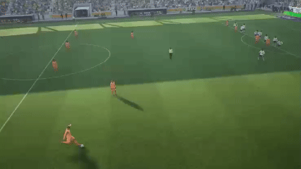 贝肯鲍尔长传发动反击，精准找到前场队友