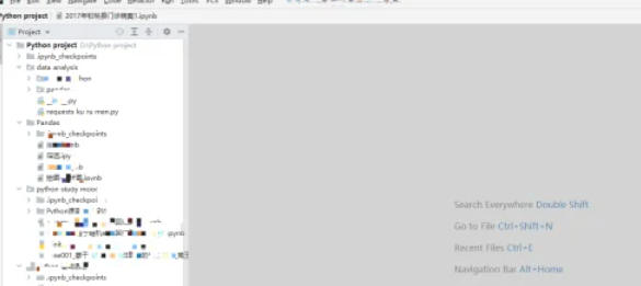 PyCharm顶部菜单栏展示File和Settings选项，界面清晰显示进入设置路径
