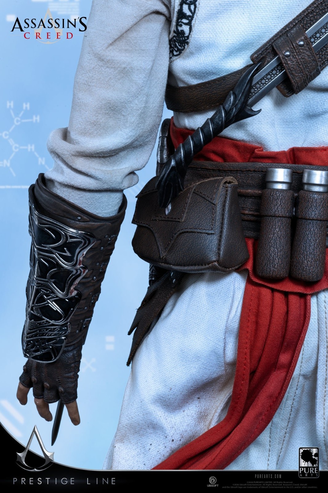 低角度仰视图，强化雕像的威严气势与宏伟体量感