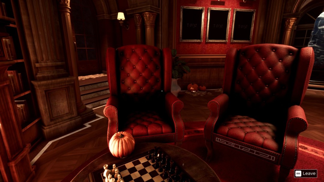 游戏内实机画面：第一人称视角坐在扶手椅上，眼前是棋桌与半开的落地窗，窗外隐约可见雾气缭绕的庭院，光影细腻真实