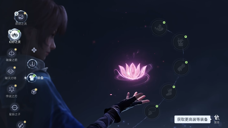 对比演示图：左侧铠持重刃释放技能时周身迸发金红色共鸣光效，右侧铠持长弓施放同技能时光效黯淡且角色动作明显迟滞