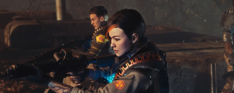 《毒液突击队》游戏界面截图：主角角色正高举红色圆柱形汽油罐，对准前方扑来的绿色丧尸奋力挥击，罐体拖曳出橙红色火焰残影