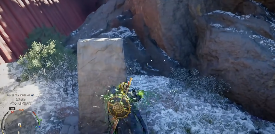 特写镜头：保险箱打开瞬间，蓝色电弧在戒指表面噼啪跳跃，映照出角色伸出手的剪影，背景虚化凸显戒指主体