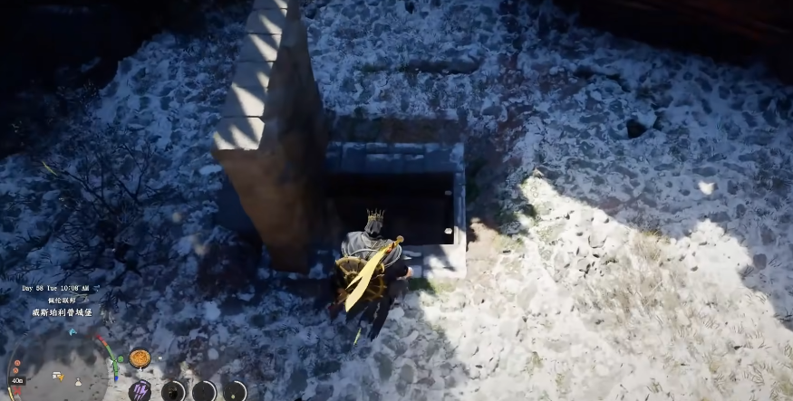 佩戴效果展示：角色左手特写，闪电戒指戴于食指，指尖不时逸散细微电流，地面倒影中可见微弱雷光涟漪扩散