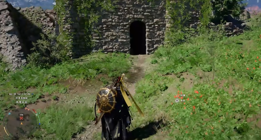 玩家角色站在洞窟中央，双手高举火把引燃左侧灯柱，火焰升腾瞬间照亮整面浮雕岩壁